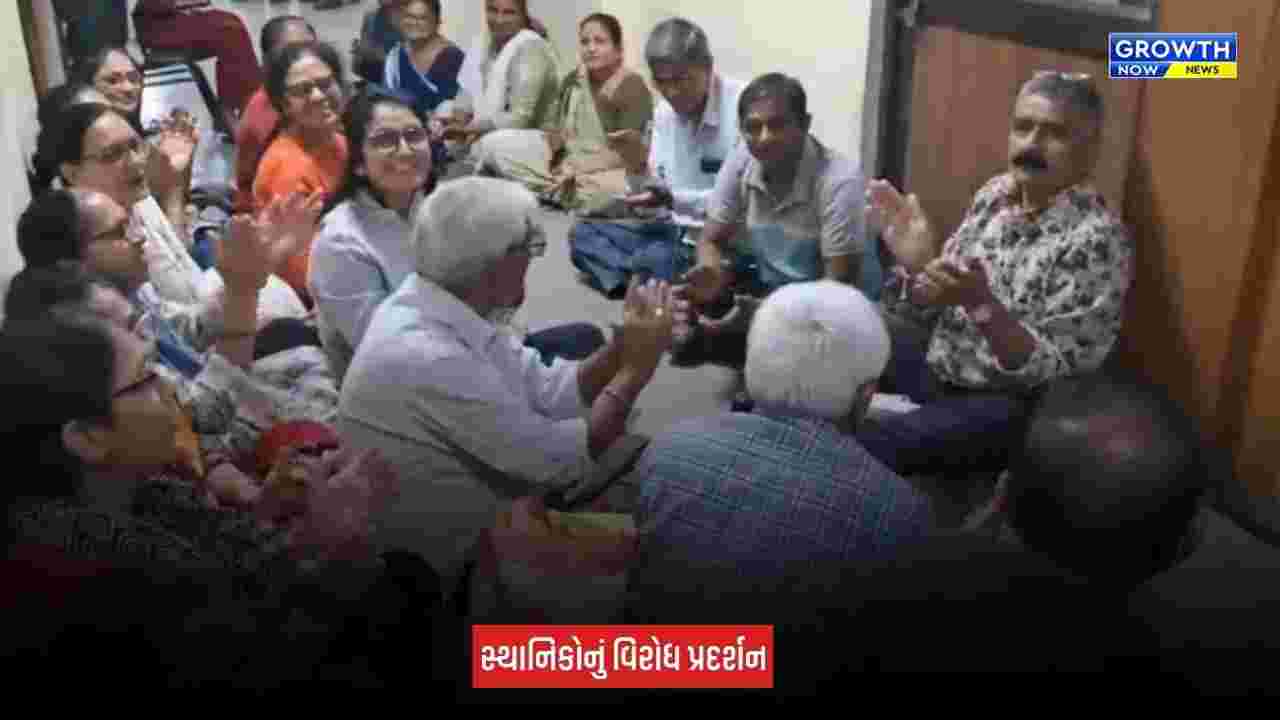 Mehsana News: મનપા સમક્ષ સ્વાગત બંગ્લોઝના રહીશોના ધરણા, રસ્તો ખુલ્લો કરવાની માગ