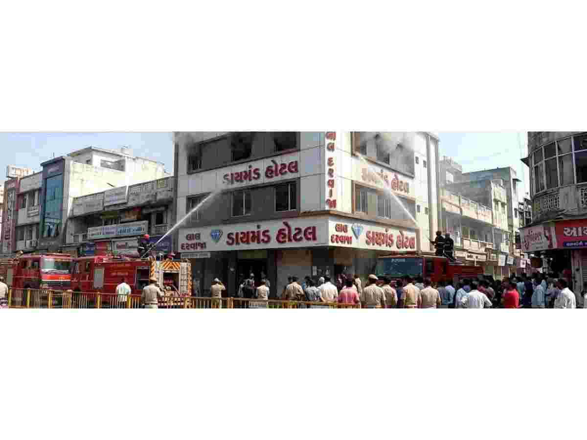 સુરતના લાલદરવાજા ડાયમંડ હોટલમાં આગ, કોઈ મોટી જાનહાની નહી