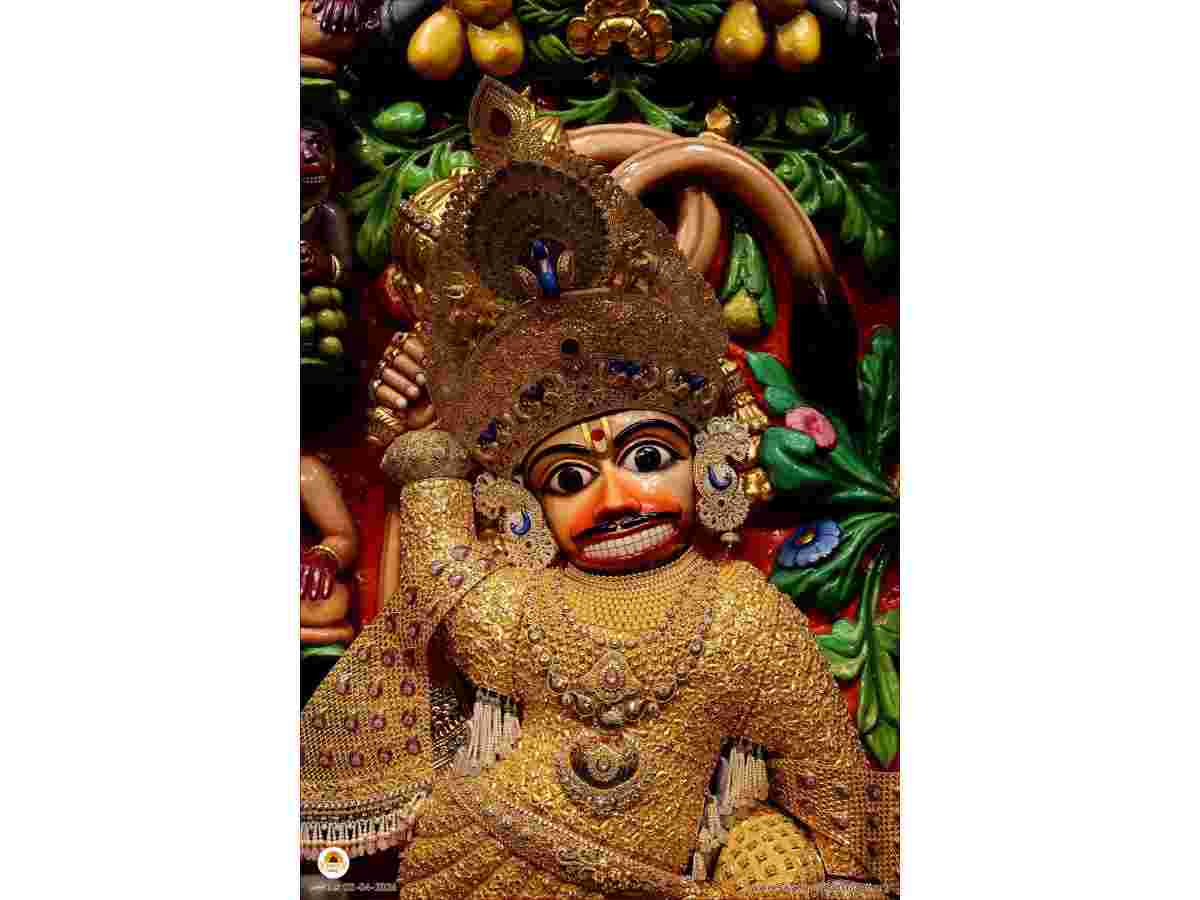 હનુમાન જયંતિ નિમિત્તે સાળંગપુરધામમાં ભવ્ય ઉજવણી, સુવર્ણ વાઘા અને 1 લાખ બલૂનની વર્ષા