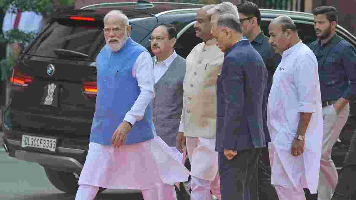તમિલનાડુમાં BJPના વચનો: દર વર્ષે 3 ફ્રી સિલિન્ડર, 50 લાખ સુધી વ્યાજમુક્ત લોન