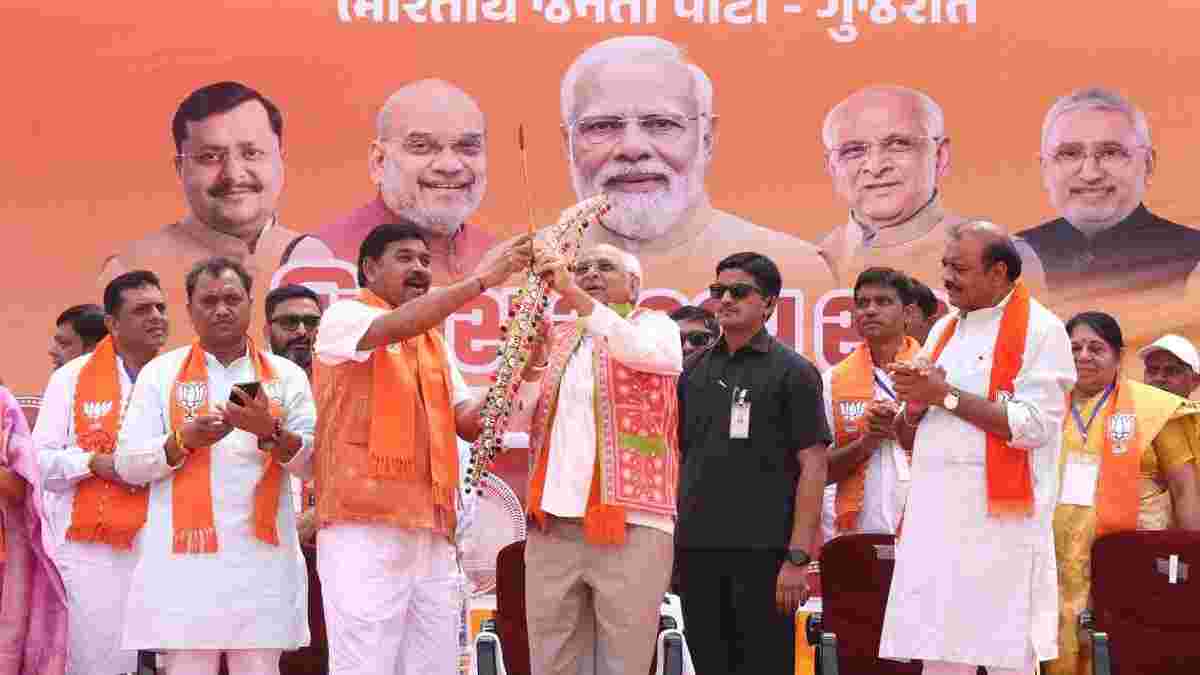 સંતરામપુરમાં CMનું જોરદાર રોડશો: ‘સમર્થન ભાજપને જ’, વિકાસ મુદ્દે મત માંગ્યા