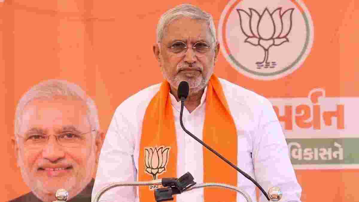 કોંગ્રેસ પર વિશ્વકર્માનો તીખો પ્રહાર: ‘ગુજરાતીઓનું અપમાન સહન નહીં’