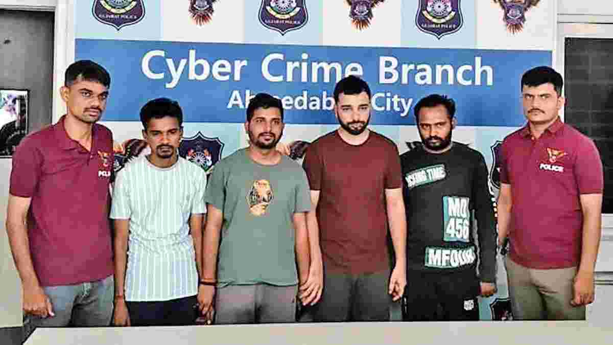 આધાર સાથે ચેડાં કરી બેંક ખાતા હેક કરતા AI ગેંગનો પર્દાફાશ