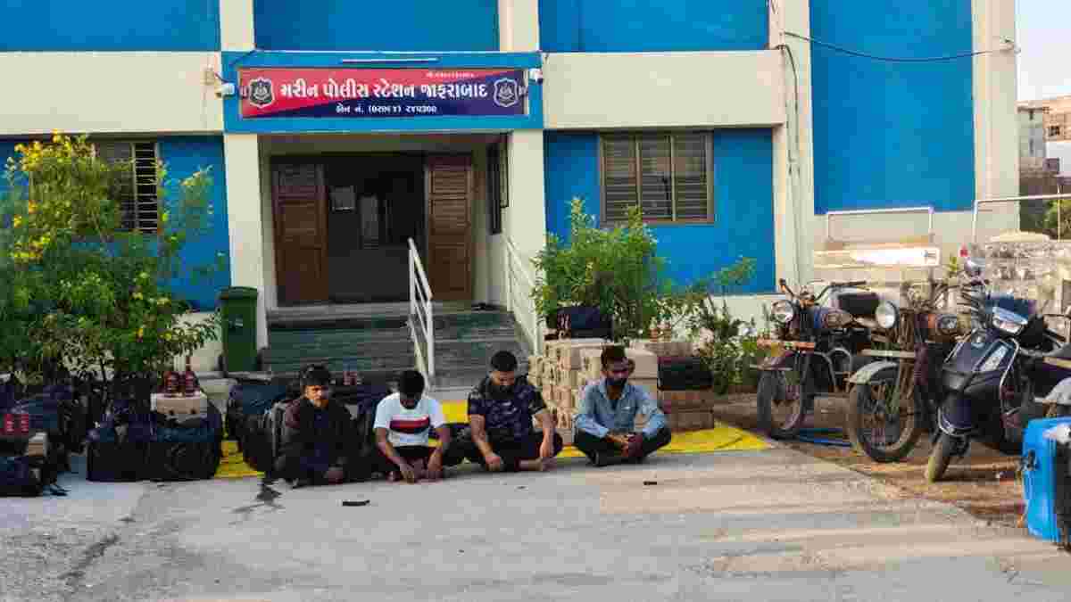 જાફરાબાદના સામાકાંઠા વિસ્તારમાં SMCના દરોડા, 22 લાખનો દારુ ઝડપ્યો; 4ની ધરપકડ