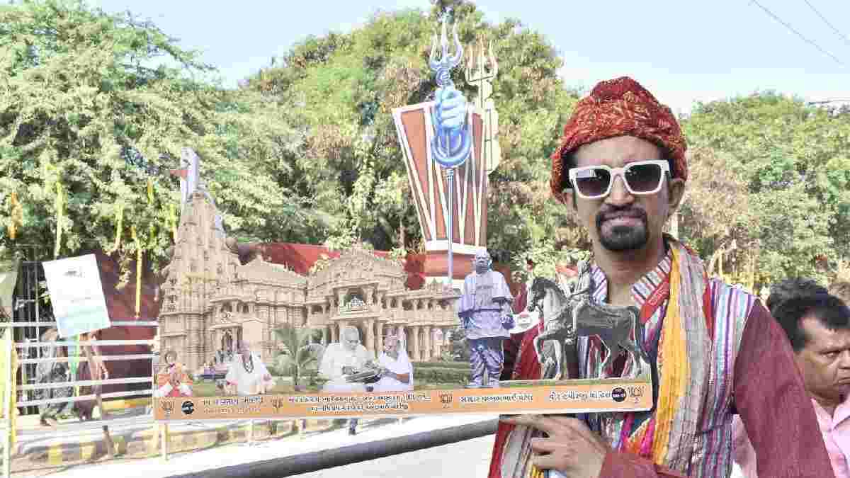 વડાપ્રધાન નરેન્દ્ર મોદીના ભવ્ય રોડ શોમાં ‘જુનિયર બચ્ચન’ બન્યા આકર્ષણનું કેન્દ્ર