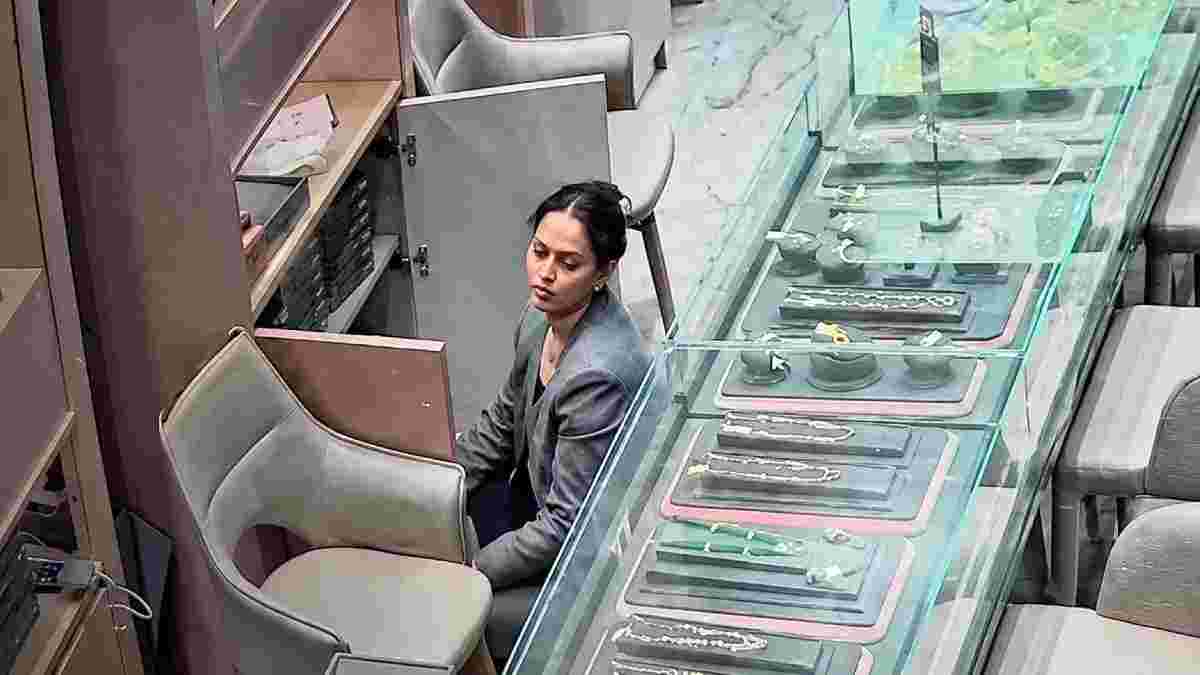 નિકોલ જ્વેલર્સ શો-રૂમમાં 1.66 કરોડની ચોરી, સેલ્સ ગર્લ ફરાર