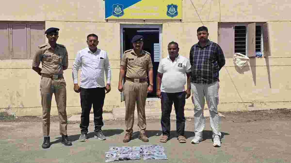 કચ્છના દરિયાકાંઠે ફરી બિનવારસુ નશીલા પદાર્થના પેકેટ મળ્યા, અત્યાર સુધી 70 કરોડથી વધુની ચરસની જપ્તી