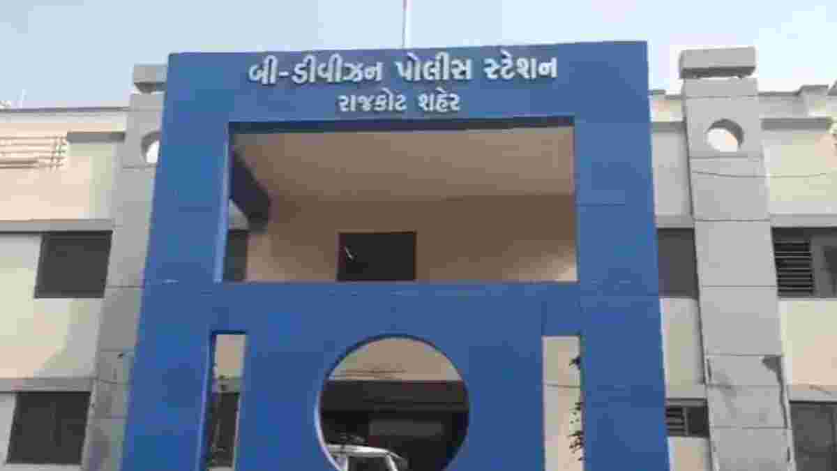 રાજકોટ બેવડી હત્યા કેસમાં આરોપીએ પોલીસ સ્ટેશનમાં આત્મહત્યાનો પ્રયાસ કર્યો
