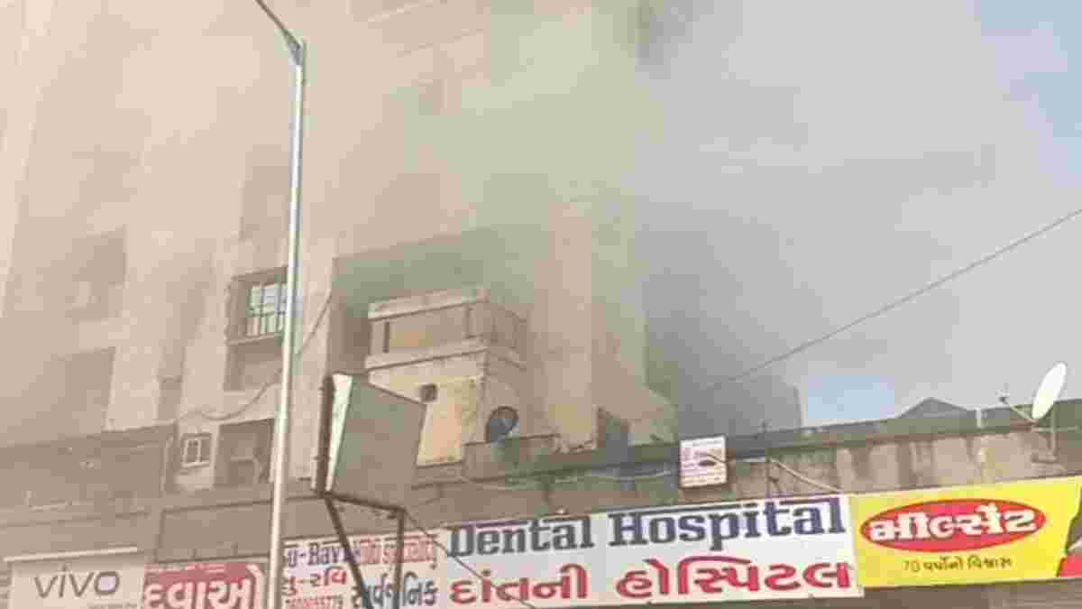 અમદાવાદના જીવરાજ પાર્ક પાસે આવેલા સહાજનંદ ટાવરમાં આગ લાગતા અફરા તફરીનો માહોલ