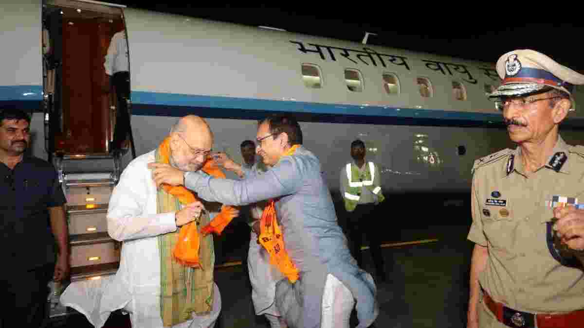 અમિત શાહના અમદાવાદમાં આગમનથી રાજકીય ગરમાવો, એરપોર્ટ પર ભવ્ય સ્વાગત