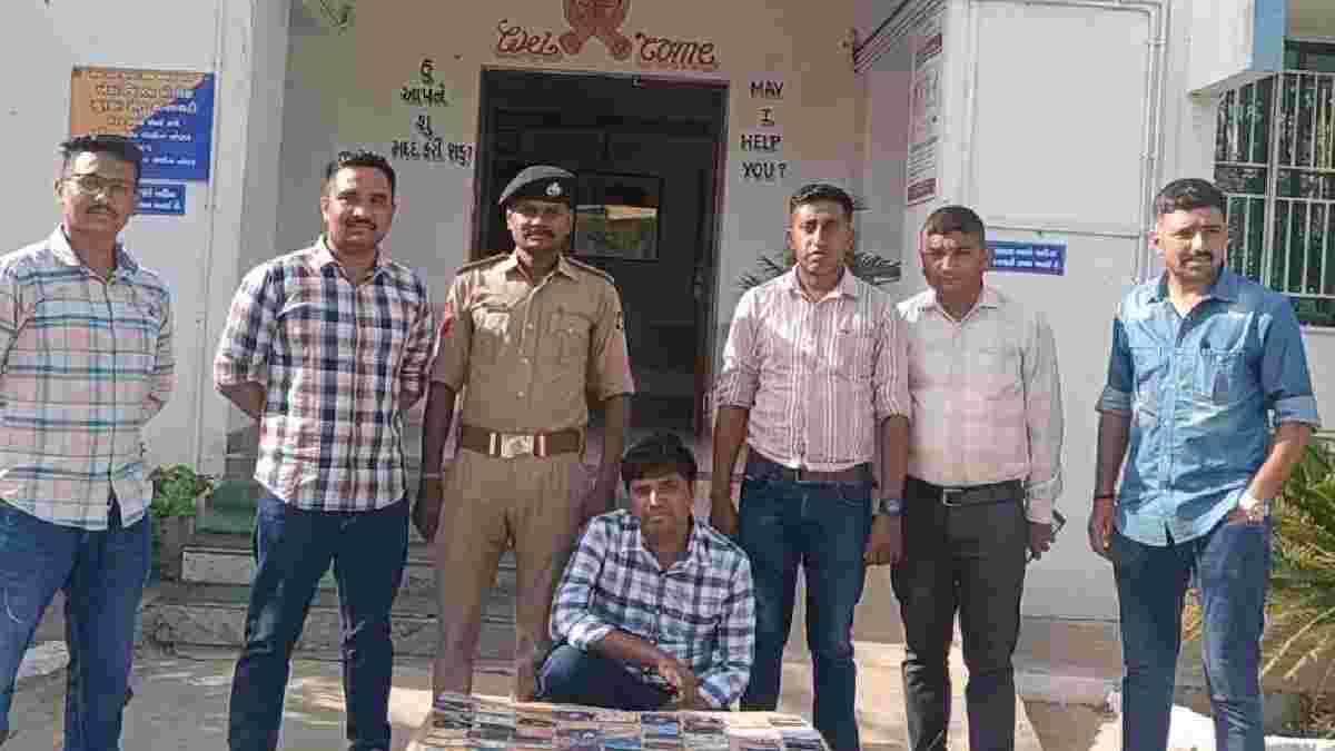 કપડવંજમાં ATM કાર્ડ બદલી ઠગ ઝડપાયો, 66 કાર્ડ કબજે