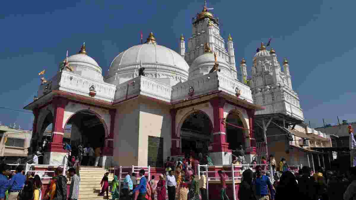 અધિક માસની પૂનમે ડાકોરમાં લાખો ભાવિકોએ કર્યા રાજા રણછોડરાયના દર્શન
