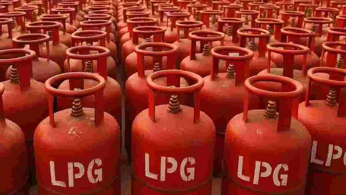 આજથી બદલાયા અનેક નિયમો: LPG મોંઘો, કાર ખરીદવી ખર્ચાળ, UPI અને બેંકિંગમાં પણ મોટા ફેરફાર