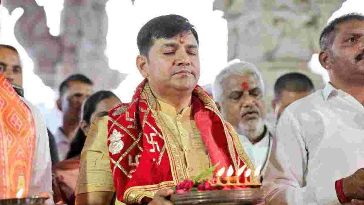 અંબાજી શક્તિપીઠ ખાતે મોદીના 12 વર્ષ નિમિત્તે ભવ્ય મહાઆરતી, સૌના કલ્યાણ માટે કરાઈ પ્રાર્થના