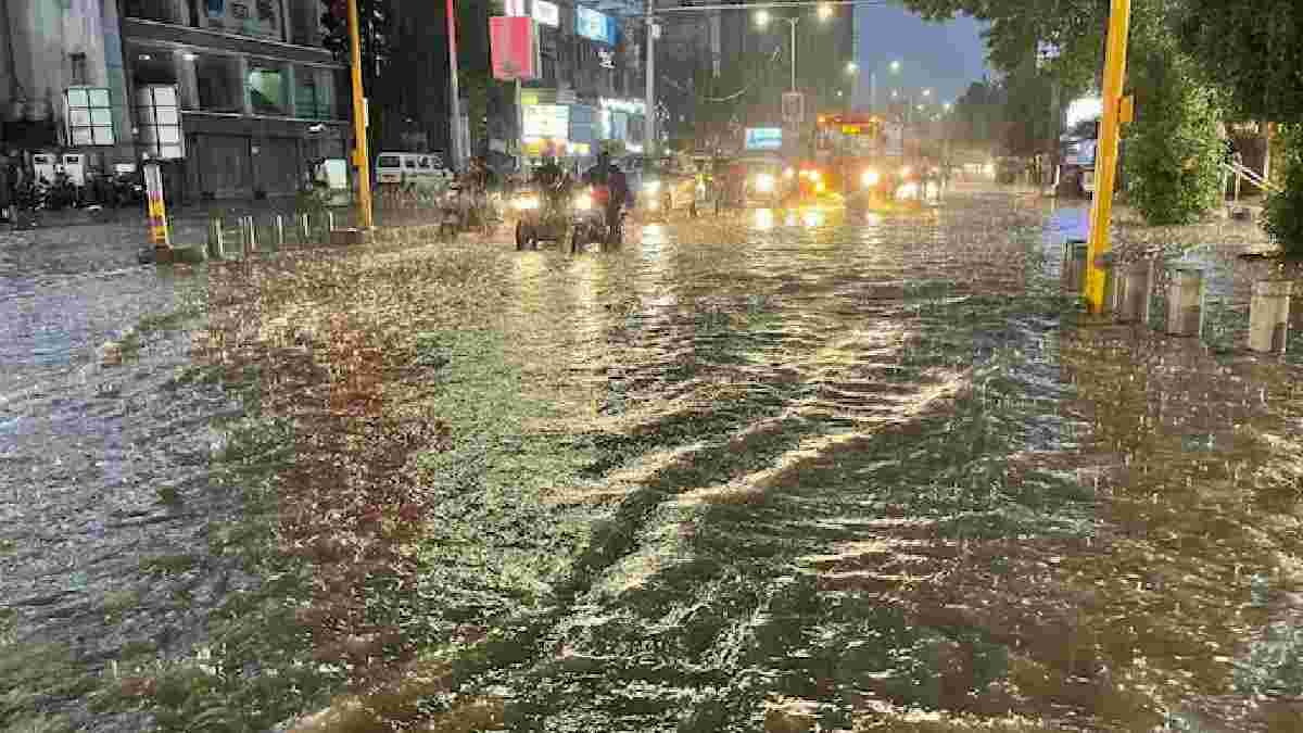 અમદાવાદ સહિત રાજ્યના અનેક જિલ્લાઓમાં મેઘરાજાની ધમાકેદાર એન્ટ્રી, લોકોને ગરમીથી રાહત