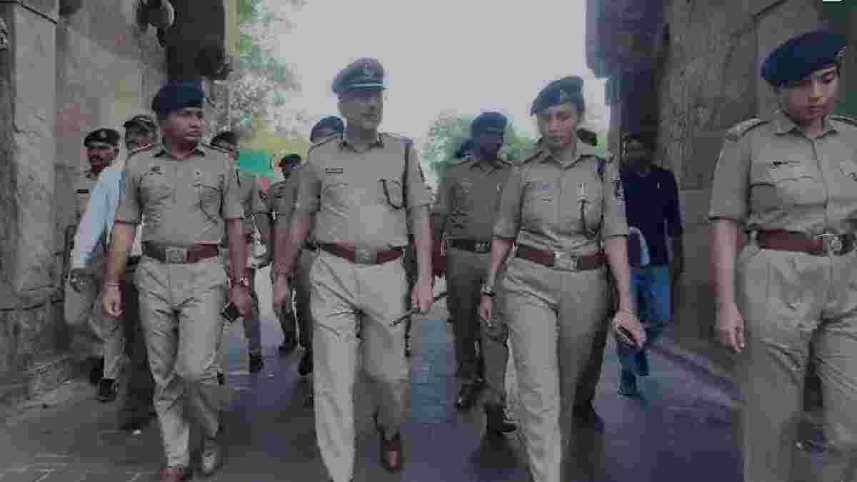 અમદાવાદ રથયાત્રા માટે પોલીસ હાઇ એલર્ટ પર, 120થી વધુ કર્મચારીઓએ રૂટ પર કર્યું પગપાળા પેટ્રોલિંગ