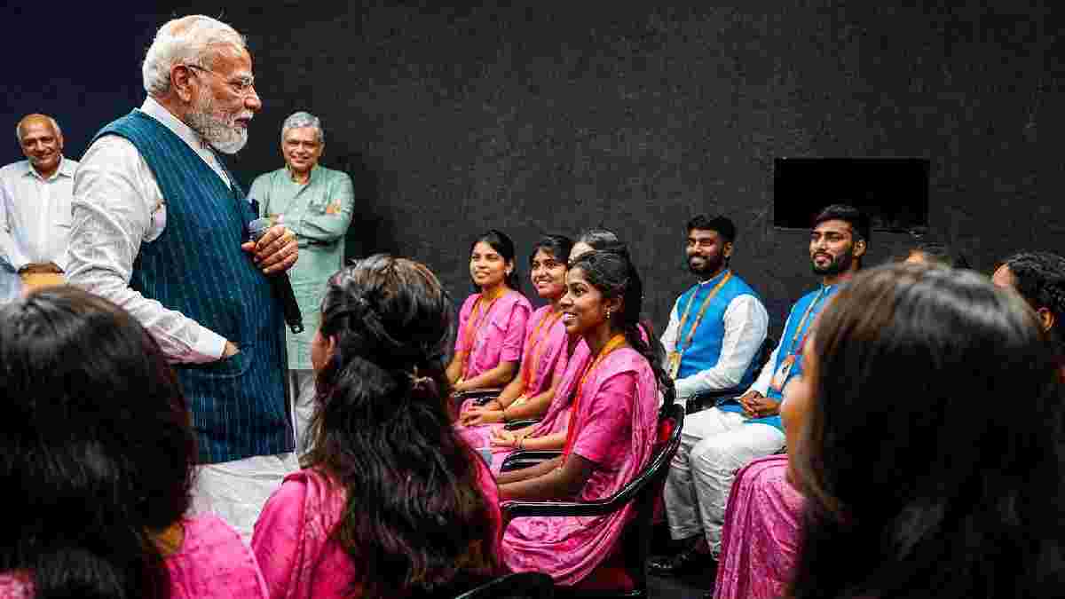PM મોદીએ ગુજરાતમાં ચિપ પ્લાન્ટમાં મહિલાઓની ભાગીદારીની પ્રશંસા કરી, કહ્યું – ‘યુવા શક્તિ પર ગર્વ છે’