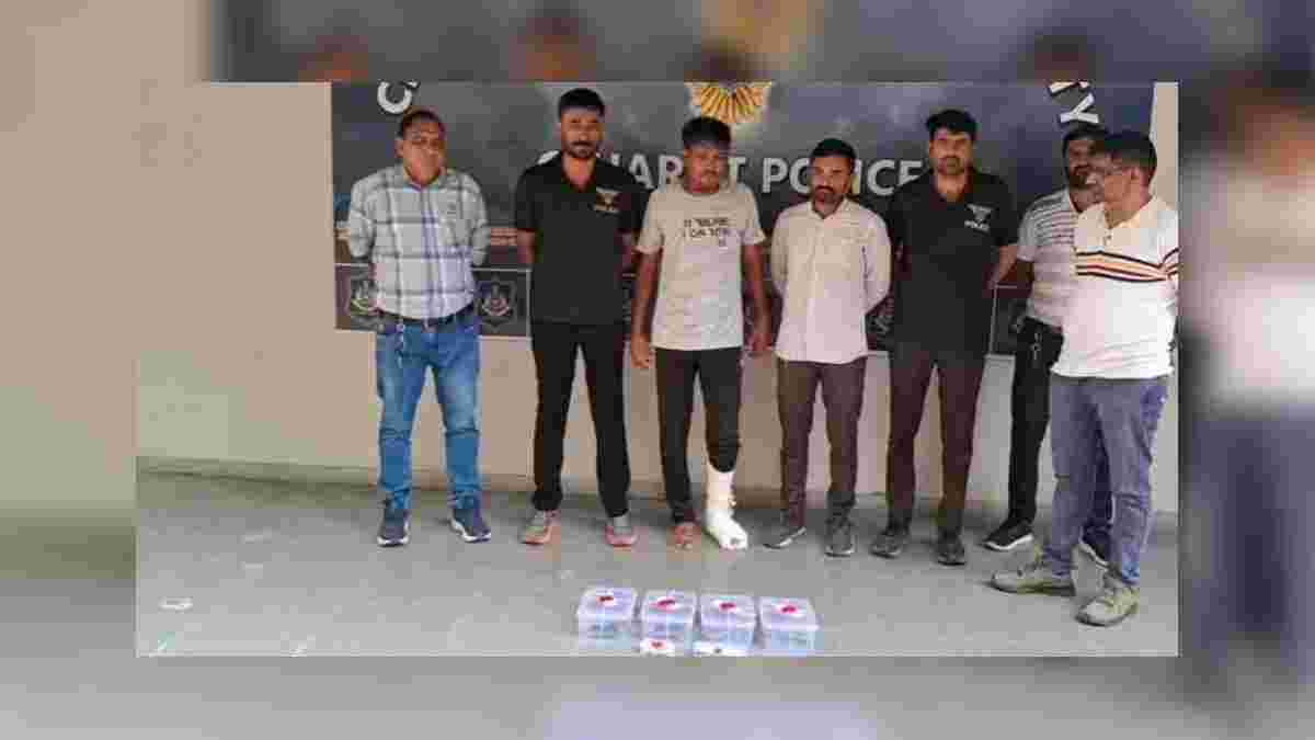 અમદાવાદ ક્રાઈમ બ્રાન્ચનો મોટો સપાટો: 4 દેશી પિસ્તોલ અને 7 કારતૂસ સાથે કુખ્યાત આરોપીની ધરપકડ