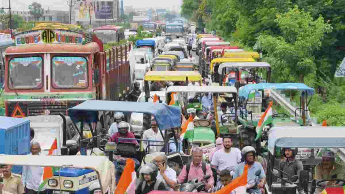 Bharuch: પાવરગ્રીડ લાઇનના વિરોધમાં ખેડૂતોની ટ્રેક્ટર રેલી, અંકલેશ્વર-ભરૂચ રોડ પર ચક્કાજામ