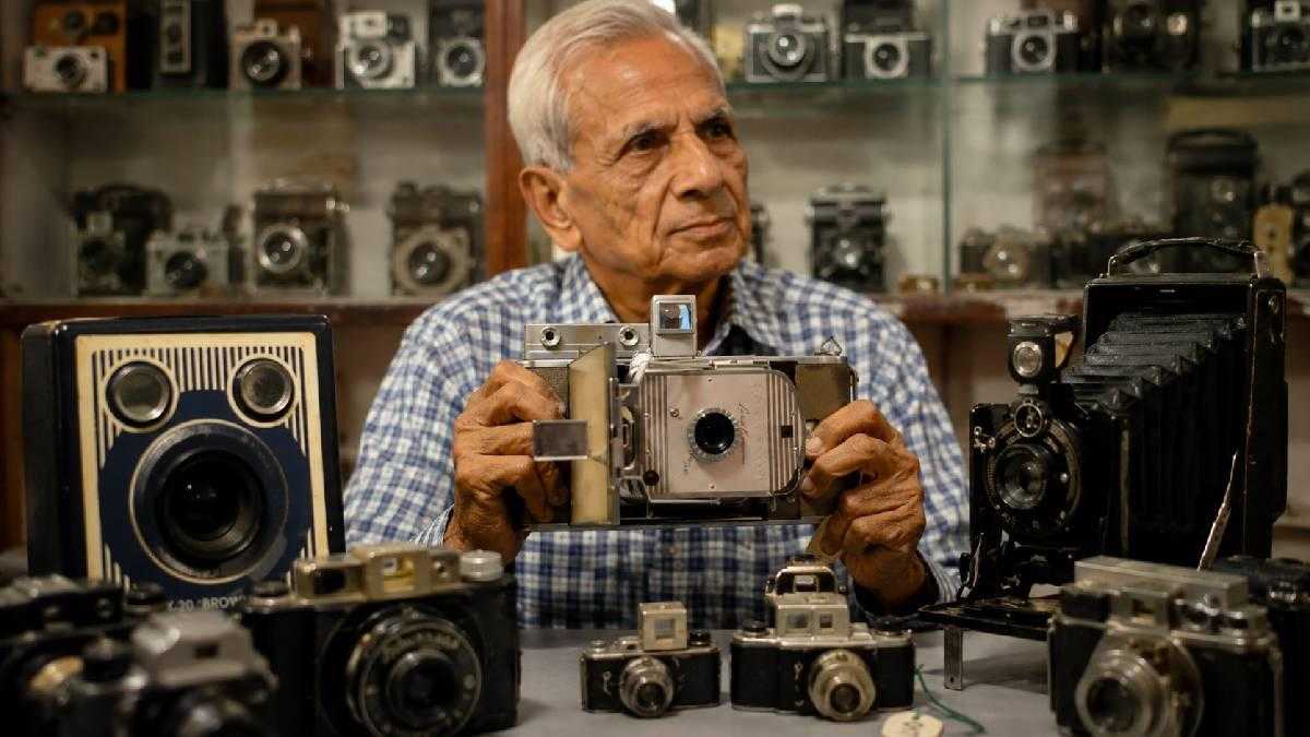 400થી વધુ વિન્ટેજ કેમેરા: વડોદરાના શાંતિલાલ ગજ્જરે સાચવ્યો ફોટોગ્રાફીનો અનમોલ વારસો