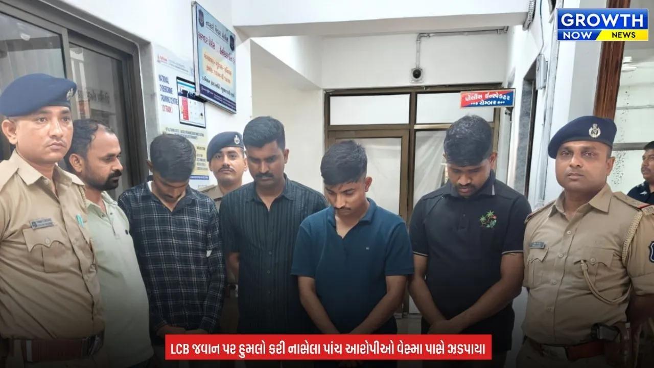 Navsari Police : નવસારી પોલીસે ફિલ્મી ઢબે દારૂ ઝડપ્યો, સુરત ટ્રાફિક પોલીસમાં ફરજ બજાવતા 4 કર્મી દારૂની ખેપ મારતા ઝડપાયા