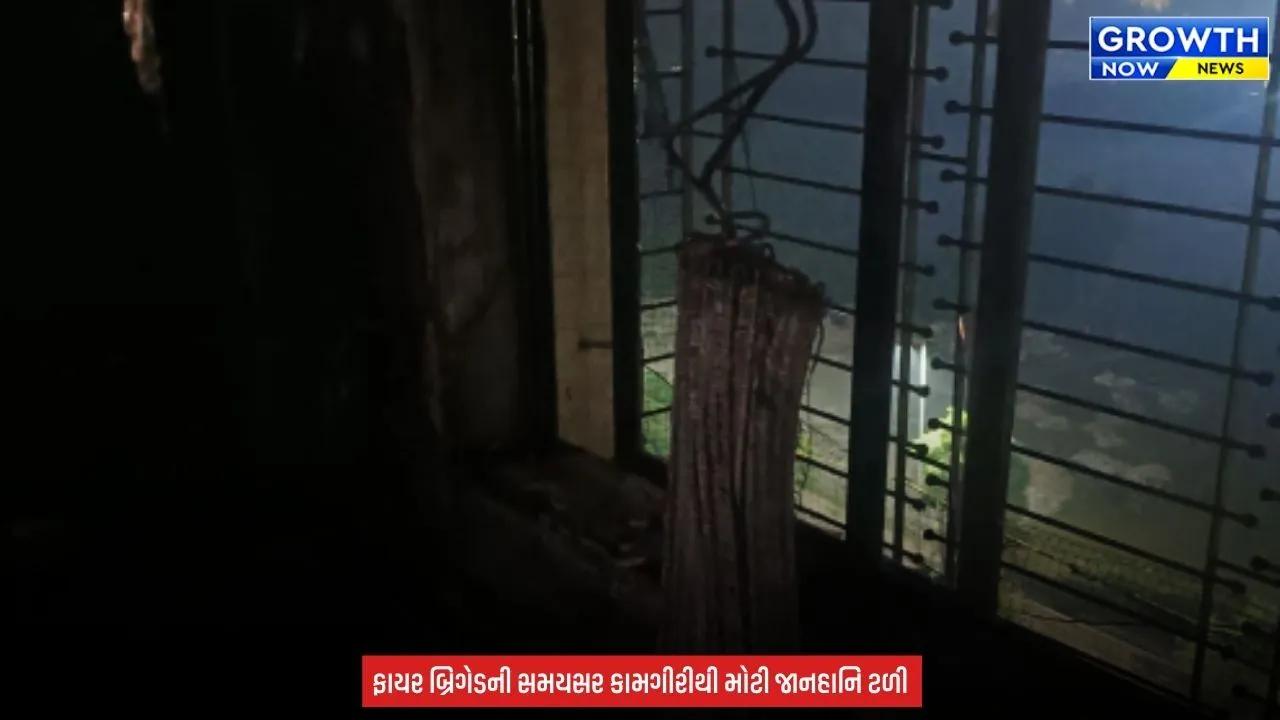 Surat News : ન્યૂ સિટી લાઈટ વિસ્તારમાં 10માં માળે ભીષણ આગ લાગતા આખો ફ્લેટ બળીને ખાખ, ફાયર વિભાગે આગને લીધી કાબુમાં