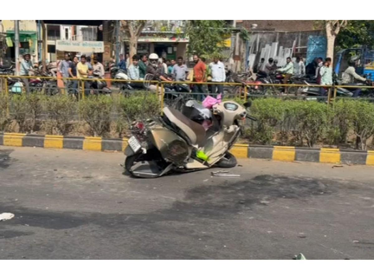 અમદાવાદમાં BRTS ટ્રેક પર ભયાનક અકસ્માત: મોપેડ ચાલકનું ઘટનાસ્થળે મોત