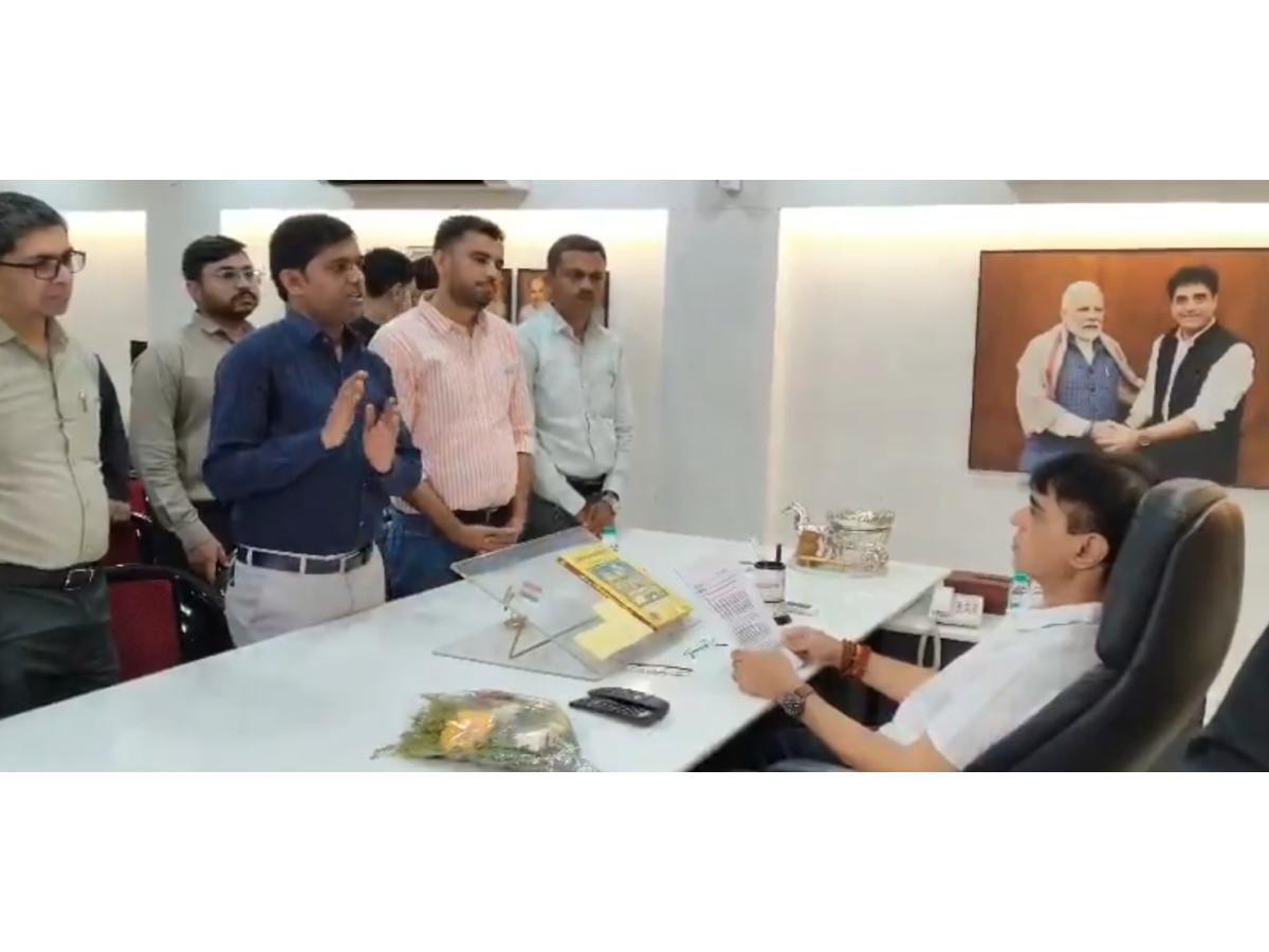 સુરતમાં નકલી નોટોમાં ઝડપાયેલા યોગ બાબા પ્રદીપ વિરુદ્ધ આર્યુર્વેદિક ડોક્ટરોનો રોષ