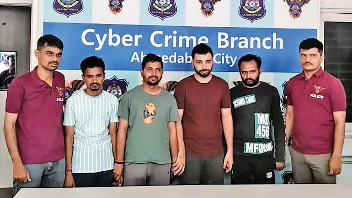 આધાર સાથે ચેડાં કરી બેંક ખાતા હેક કરતા AI ગેંગનો પર્દાફાશ