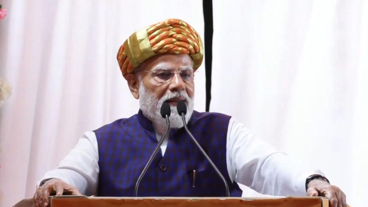 હાલારી પાઘડીમાં PM મોદીનું જામનગરમાં સંબોધન, કહ્યું - પશ્ચિમ બંગાળ જેવી ચૂંટણી ક્યારેય નથી જોઈ