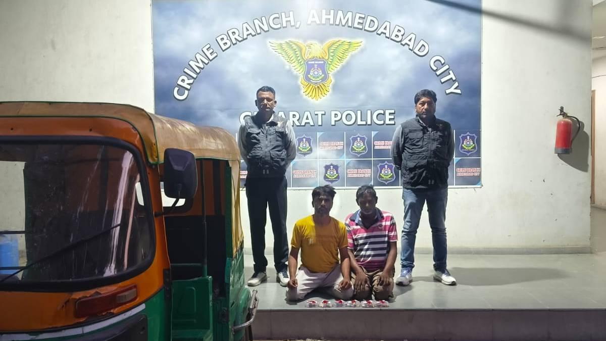 અમદાવાદ ક્રાઈમ બ્રાન્ચે ઓટો રિક્ષામાં ચોરી કરતી ટોળકીનો પર્દાફાશ કર્યો, બે આરોપી ઝડપાયા