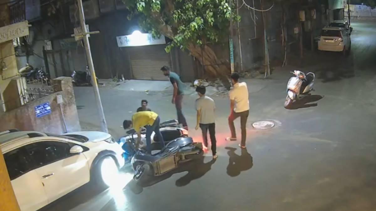 રાજકોટના જાગનાથ પ્લોટમાં અકસ્માતોના સિલસિલાથી સ્થાનિકો ચિંતિત
