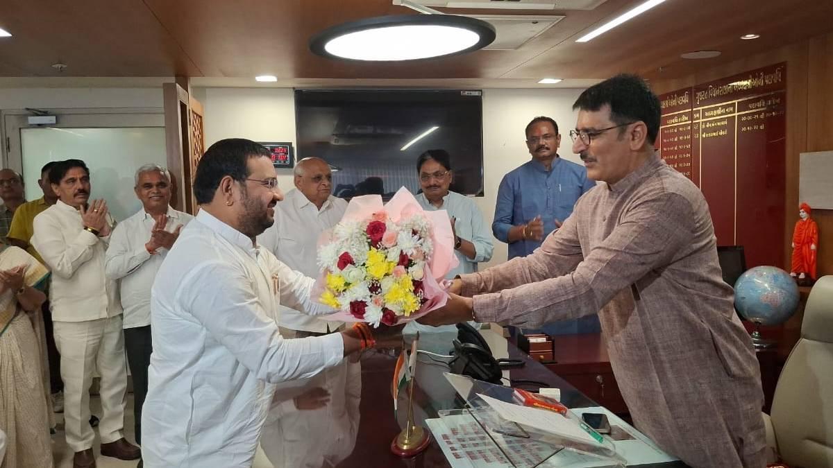 ગુજરાત વિધાનસભામાં નવા ધારાસભ્ય હર્ષદ પરમારનો શપથવિધિ કાર્યક્રમ યોજાયો