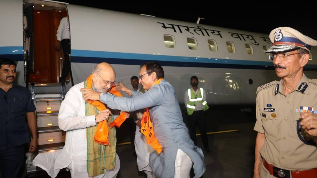 અમિત શાહના અમદાવાદમાં આગમનથી રાજકીય ગરમાવો, એરપોર્ટ પર ભવ્ય સ્વાગત