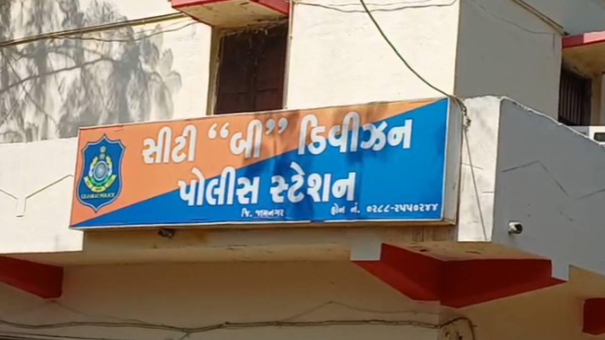 જામનગરમાં ધોળા દિવસે ₹15 લાખની લૂંટથી ચકચાર, નકલી સોનાની માળાનો ખેલ કરી છેતરપિંડી