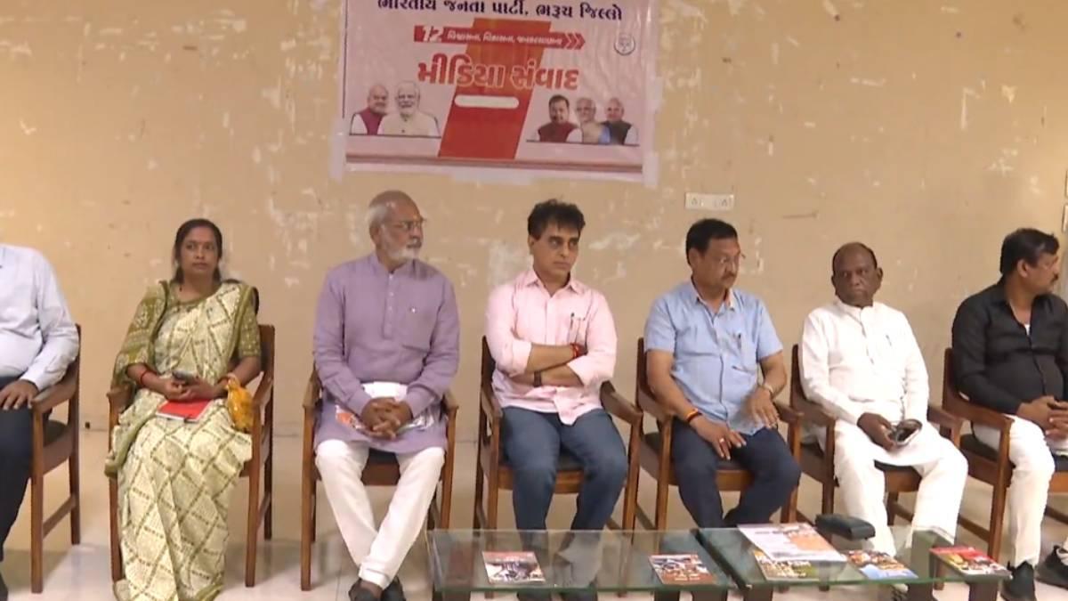અંક્લેશ્વર ખાતે “૧૨ વર્ષ વિશ્વાસ, વિકાસ અને જનકલ્યાણ” વિષયક મીડિયા સંવાદ યોજાયો