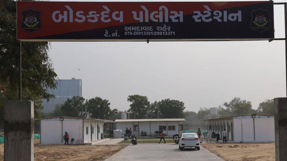 અમદાવાદના સાયન્સ સિટી રોડ પર પિતા-પુત્ર દારૂના જથ્થા સાથે ઝડપાયા,