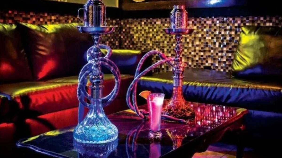 અમદાવાદમાં વધુ એક ગેરકાયદે હુક્કા બાર પર પોલીસનો દરોડો, કેફેમાંથી 15 યુવકો ઝડપાયા