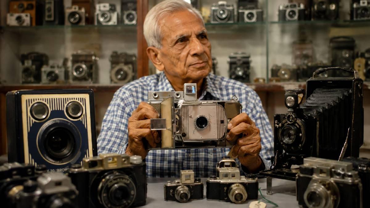 400થી વધુ વિન્ટેજ કેમેરા: વડોદરાના શાંતિલાલ ગજ્જરે સાચવ્યો ફોટોગ્રાફીનો અનમોલ વારસો