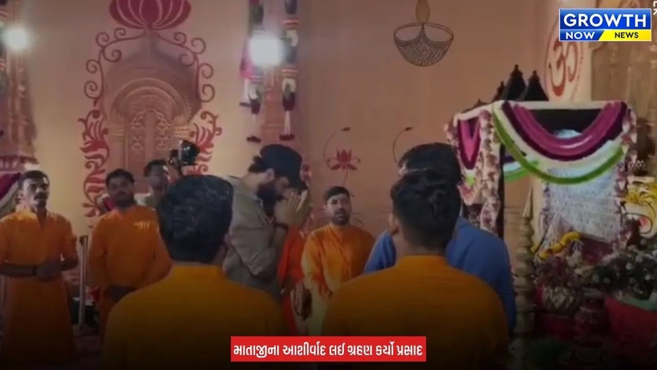 Bollywood Star Vicky Kaushal : જામનગરમાં માતાજીના દરબારમાં વિકી કૌશલ, શીશ નમાવી લીધા આશીર્વાદ