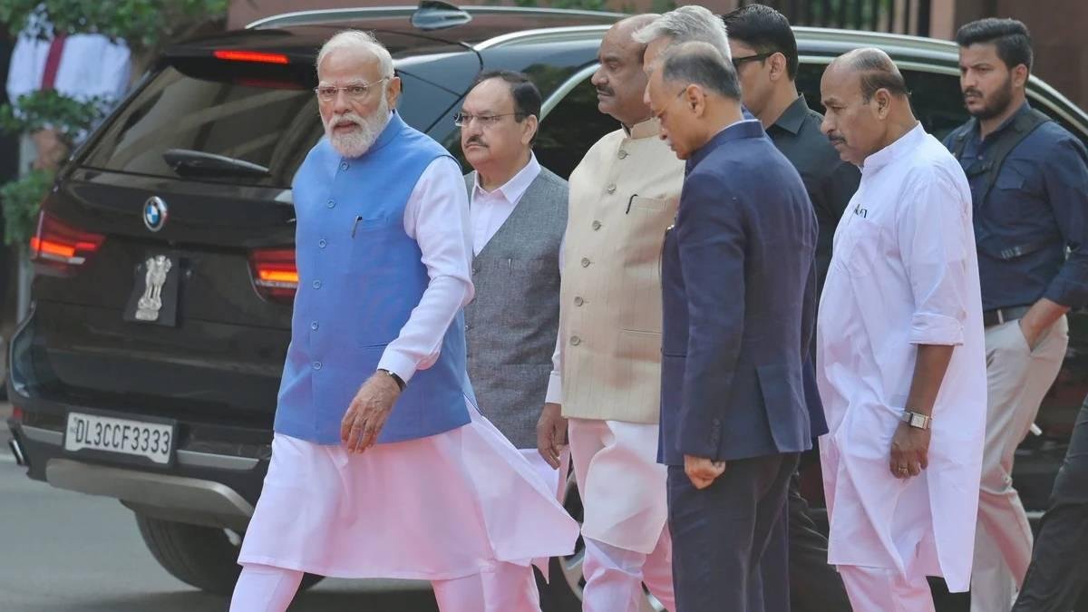 તમિલનાડુમાં BJPના વચનો: દર વર્ષે 3 ફ્રી સિલિન્ડર, 50 લાખ સુધી વ્યાજમુક્ત લોન