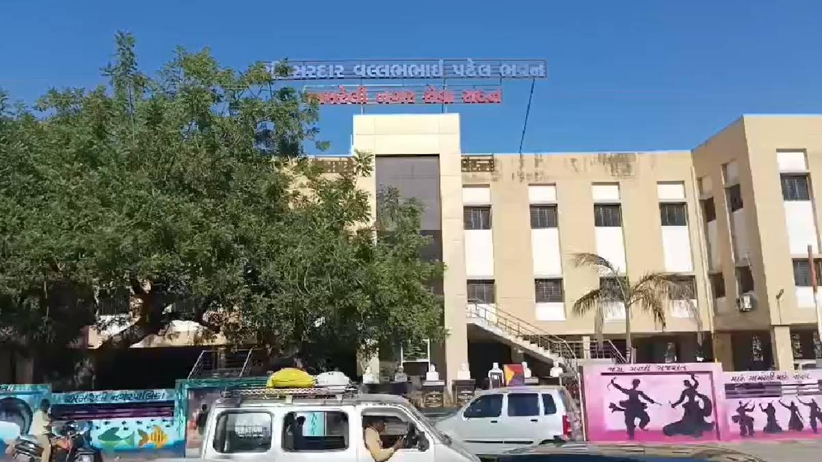 અમરેલી નગરપાલિકા ચૂંટણીમાં 109 ઉમેદવારો મેદાનમાં, 10 ઉમેદવારોએ ફોર્મ પરત ખેંચ્યાં