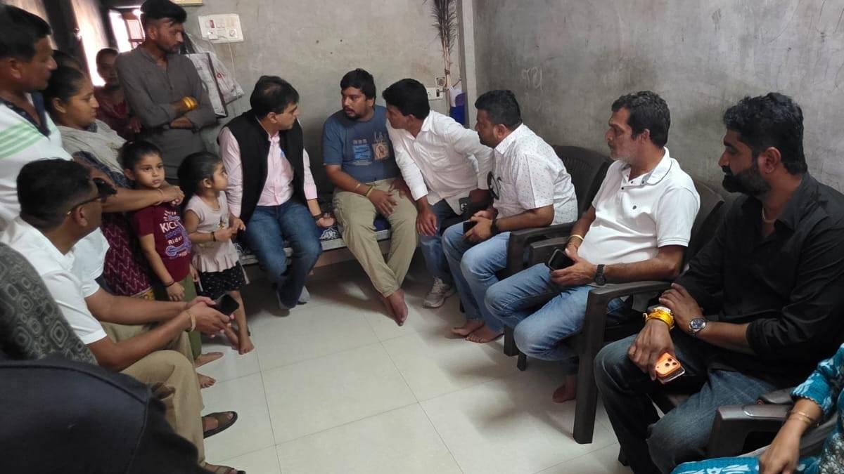 કામરેજમાં વિધર્મીઓ દ્વારા હિન્દુ મહિલાઓને ફસાવવાનું મોટું રેકેટ? આરોગ્યમંત્રીએ પીડિત પરિવારની મુલાકાત લીધી