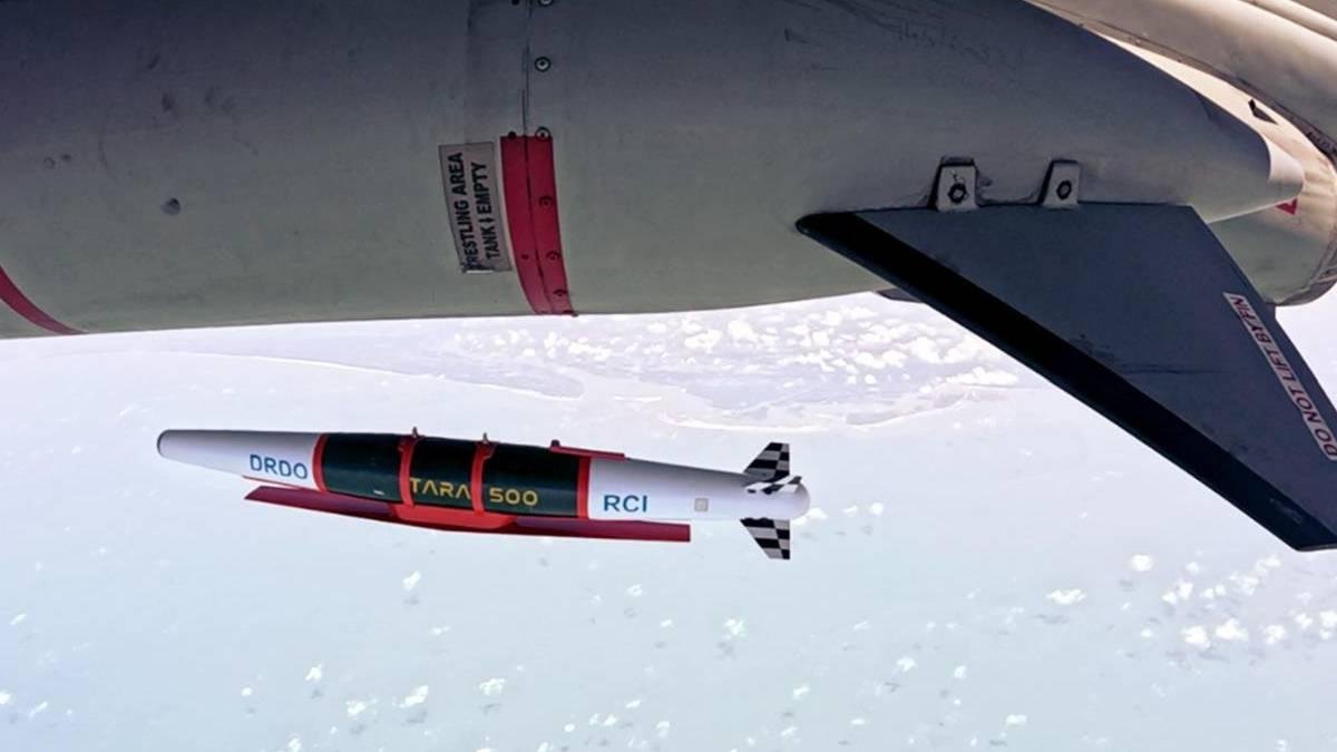 ભારતની સંરક્ષણ ક્ષેત્રે મોટી સિદ્ધિ: DRDO અને વાયુસેનાએ 'TARA' ગ્લાઈડ વેપનનું સફળ પરીક્ષણ કર્યું