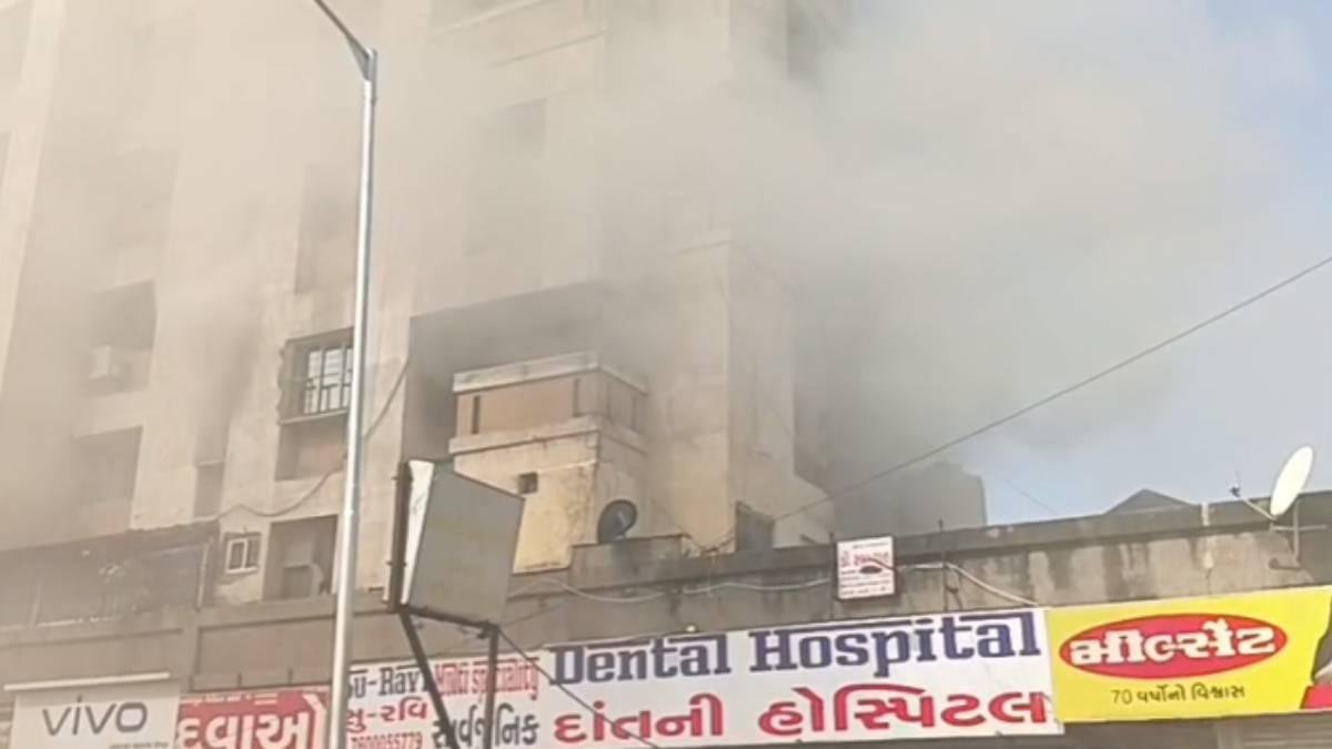 અમદાવાદના જીવરાજ પાર્ક પાસે આવેલા સહાજનંદ ટાવરમાં આગ લાગતા અફરા તફરીનો માહોલ