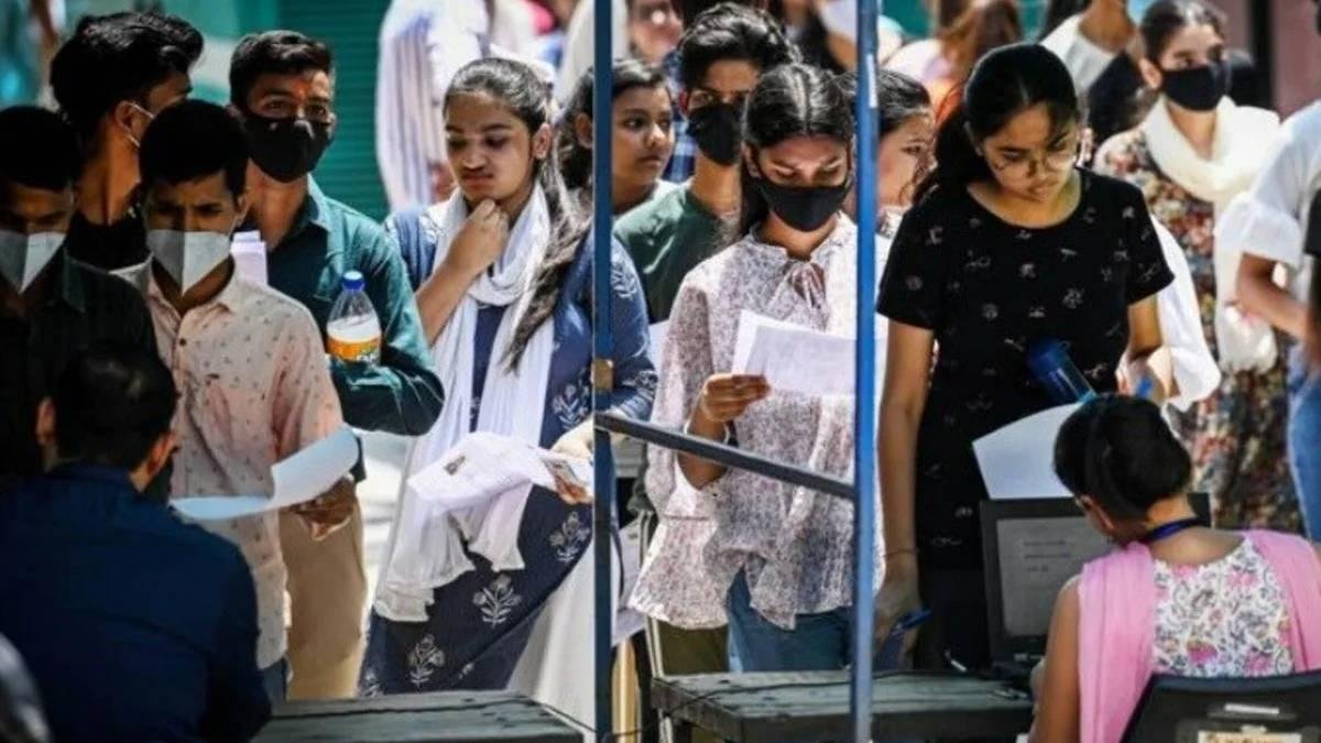 બાળકોના ભવિષ્ય સાથે ચેડા કરવાનું બંધ કરો; NEET કેસમાં SCએ NTAને ફટકાર લગાવી, PM મોદી ખુદ રાખી રહ્યા છે નજર