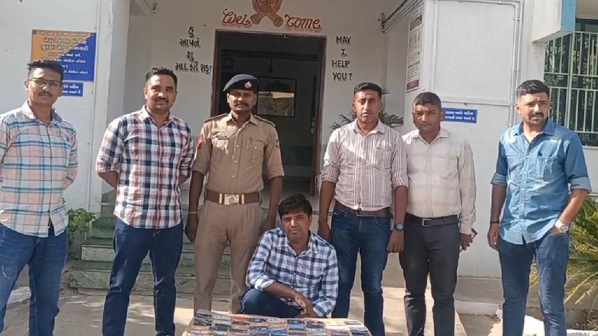 કપડવંજમાં ATM કાર્ડ બદલી ઠગ ઝડપાયો, 66 કાર્ડ કબજે