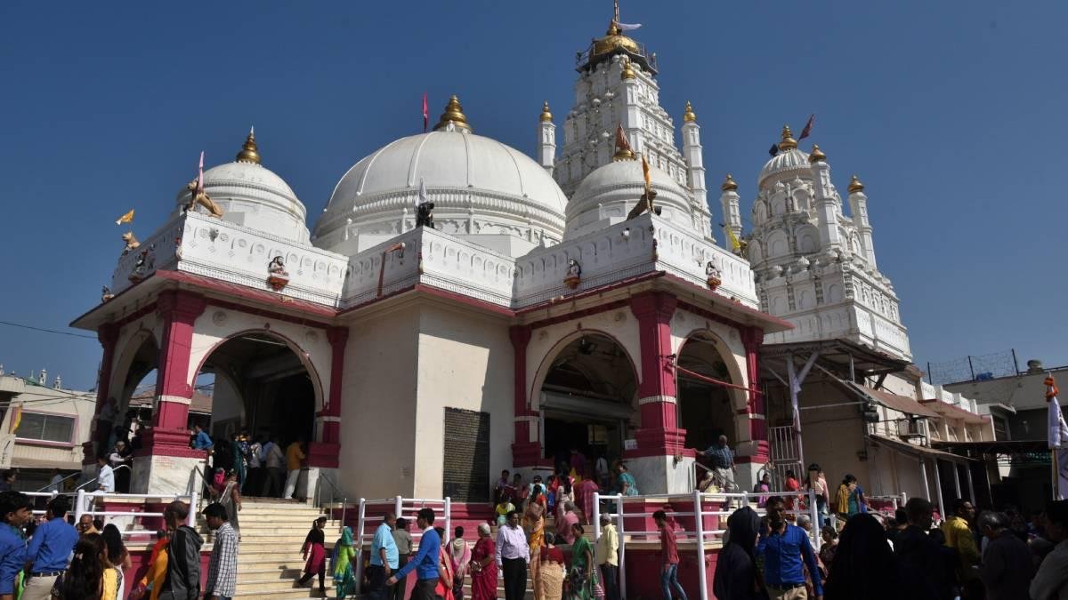 અધિક માસની પૂનમે ડાકોરમાં લાખો ભાવિકોએ કર્યા રાજા રણછોડરાયના દર્શન