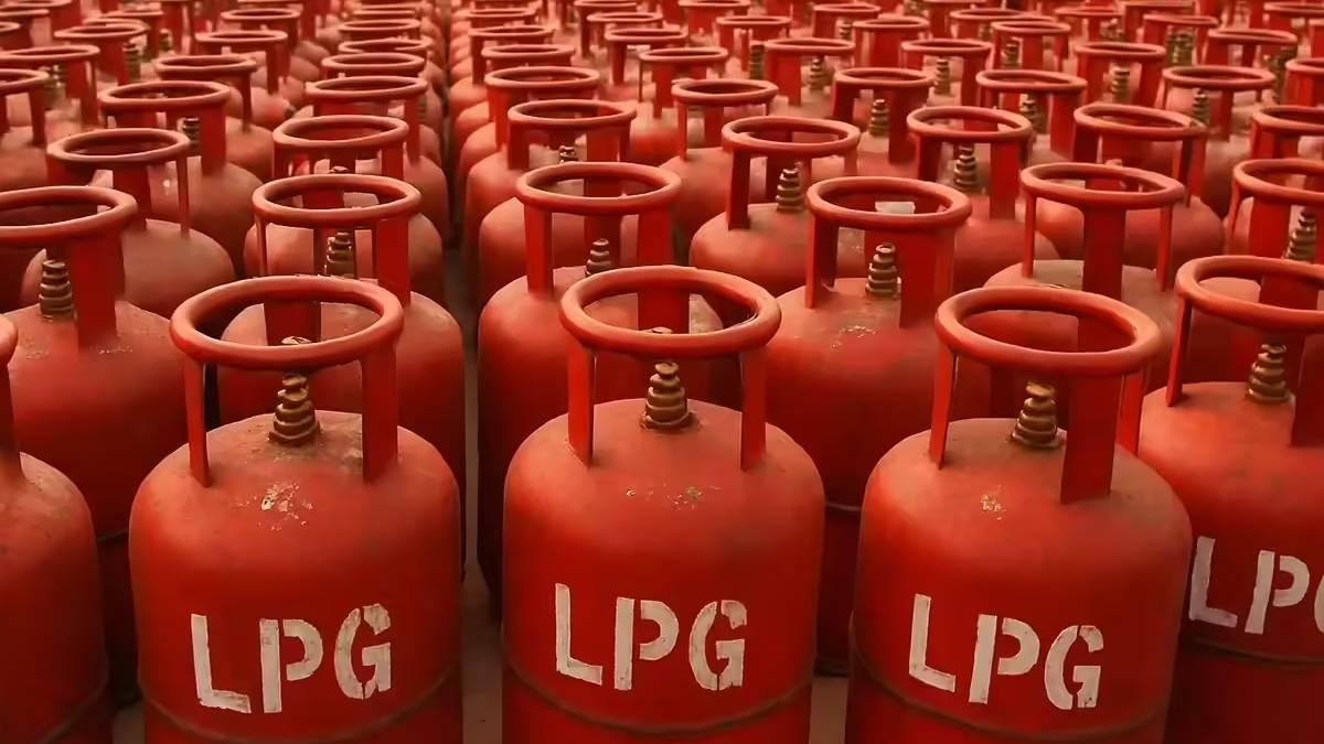 આજથી બદલાયા અનેક નિયમો: LPG મોંઘો, કાર ખરીદવી ખર્ચાળ, UPI અને બેંકિંગમાં પણ મોટા ફેરફાર