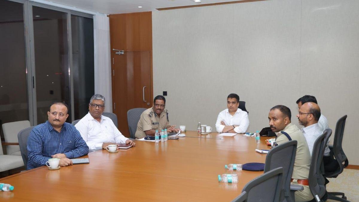 DyCM હર્ષ સંઘવીએ મધરાતે બોલાવી મીટિંગ, તમામ IG-SP સહિત DGP હાજર; જાણો કારણ